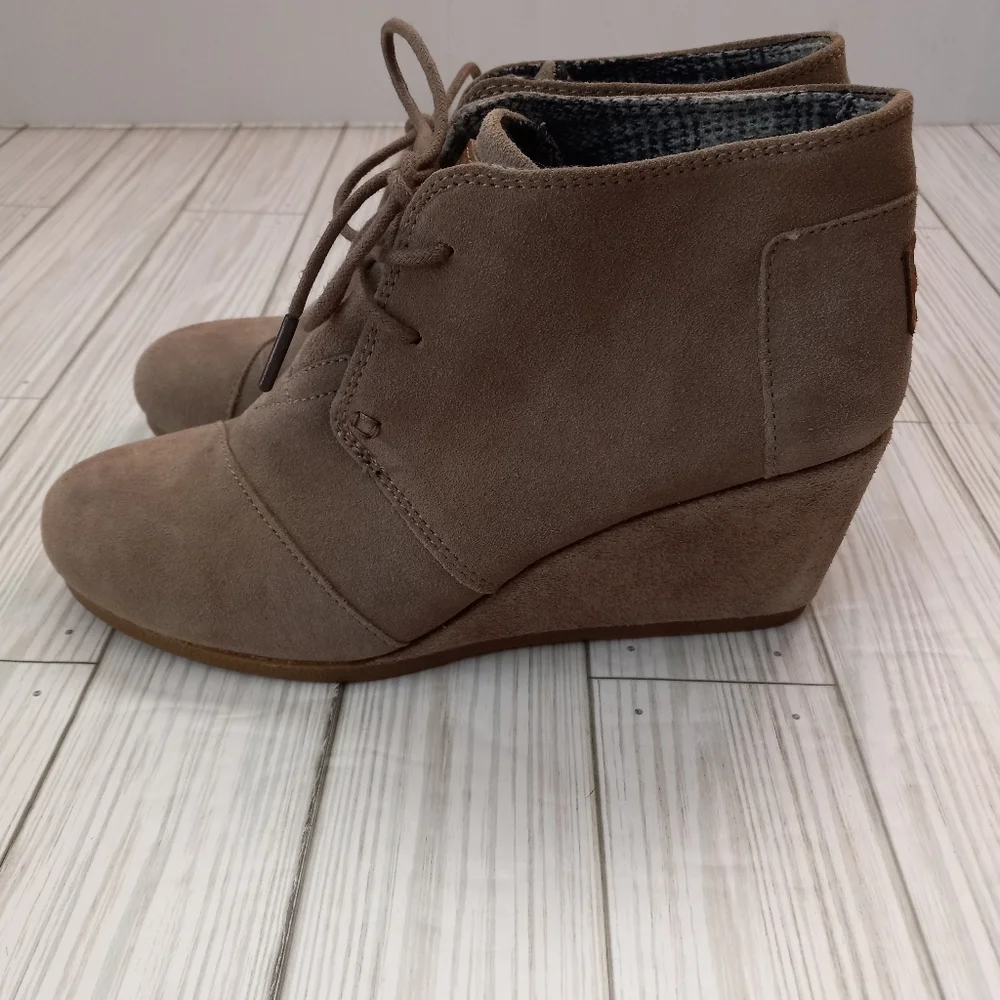 Toms Suede Leather Taupe Booties